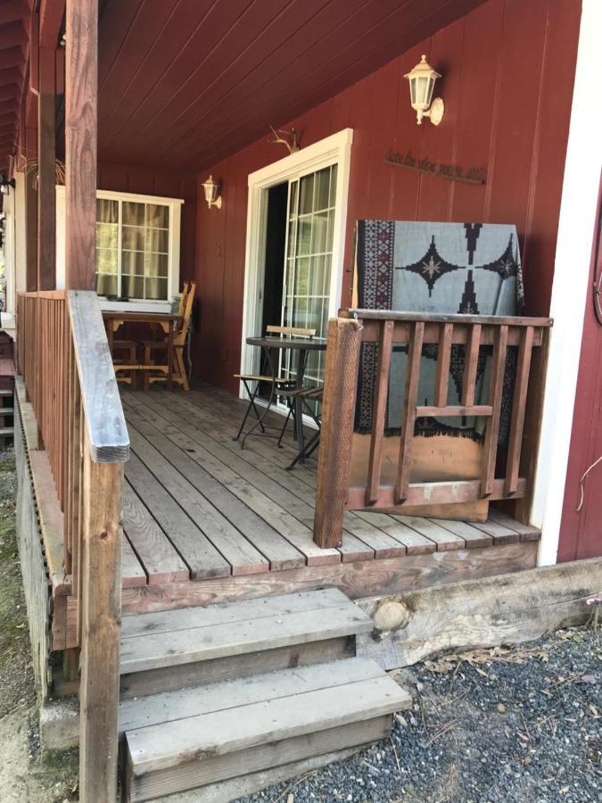 The Red Rooster Lodge Coulterville Exterior photo