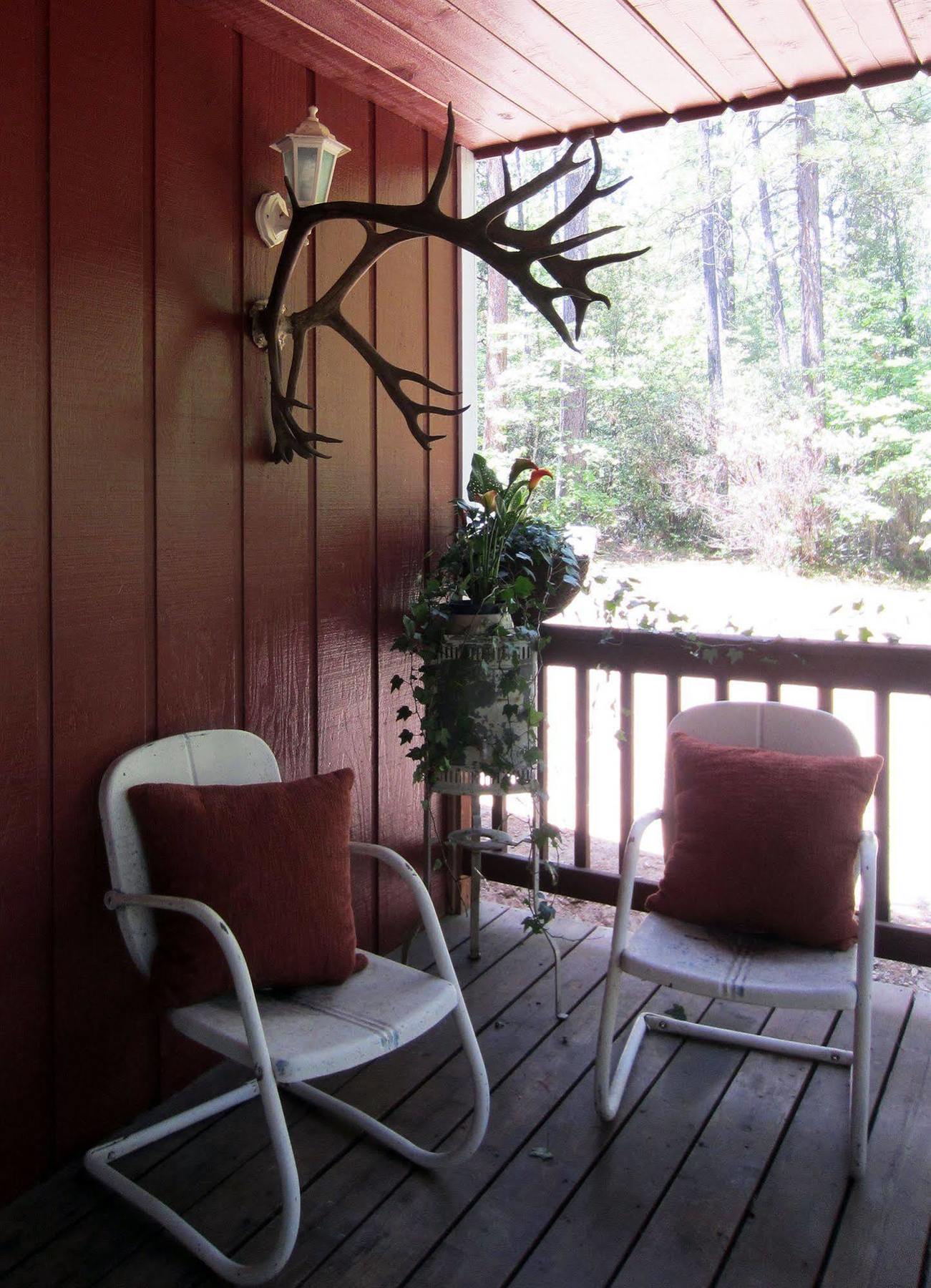 The Red Rooster Lodge Coulterville Exterior photo